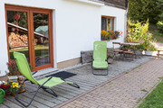 Terasse und Eingang zur Ferienwohnung.